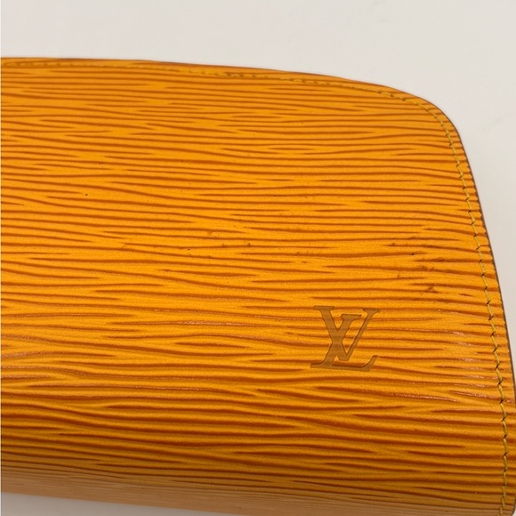 Louis Vuitton Dauphine Clutch Bag - Picture 5 of 10